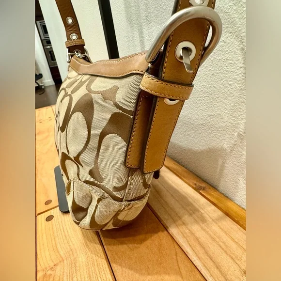 ‼️SOLD‼️Coach Signature Tan Adjustable Shoulder and Crossbody Bag - Picture 4 of 10